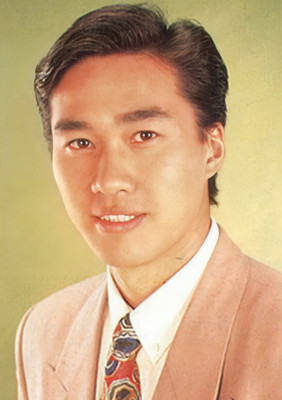 何英伟