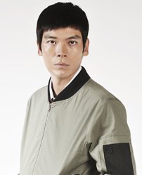 金成伍