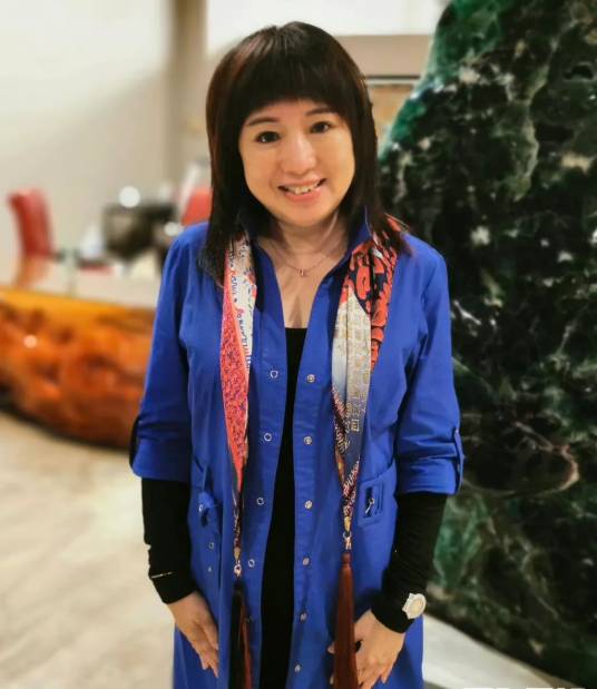 梅小青