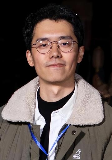 杨秉佳