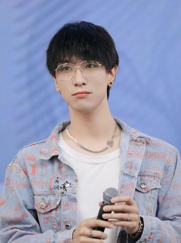 景向谁依