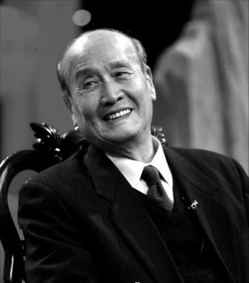 岑范