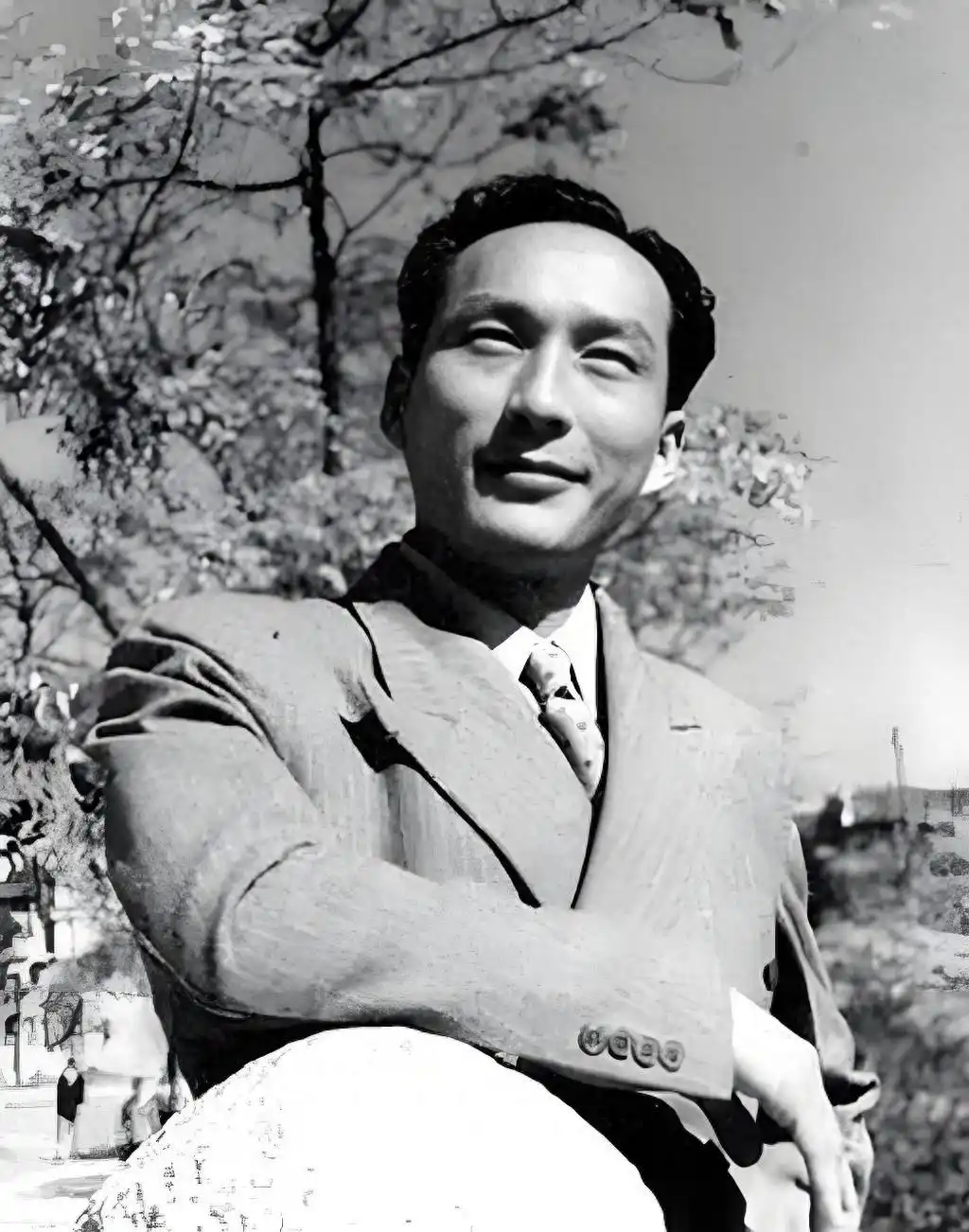 郑君里